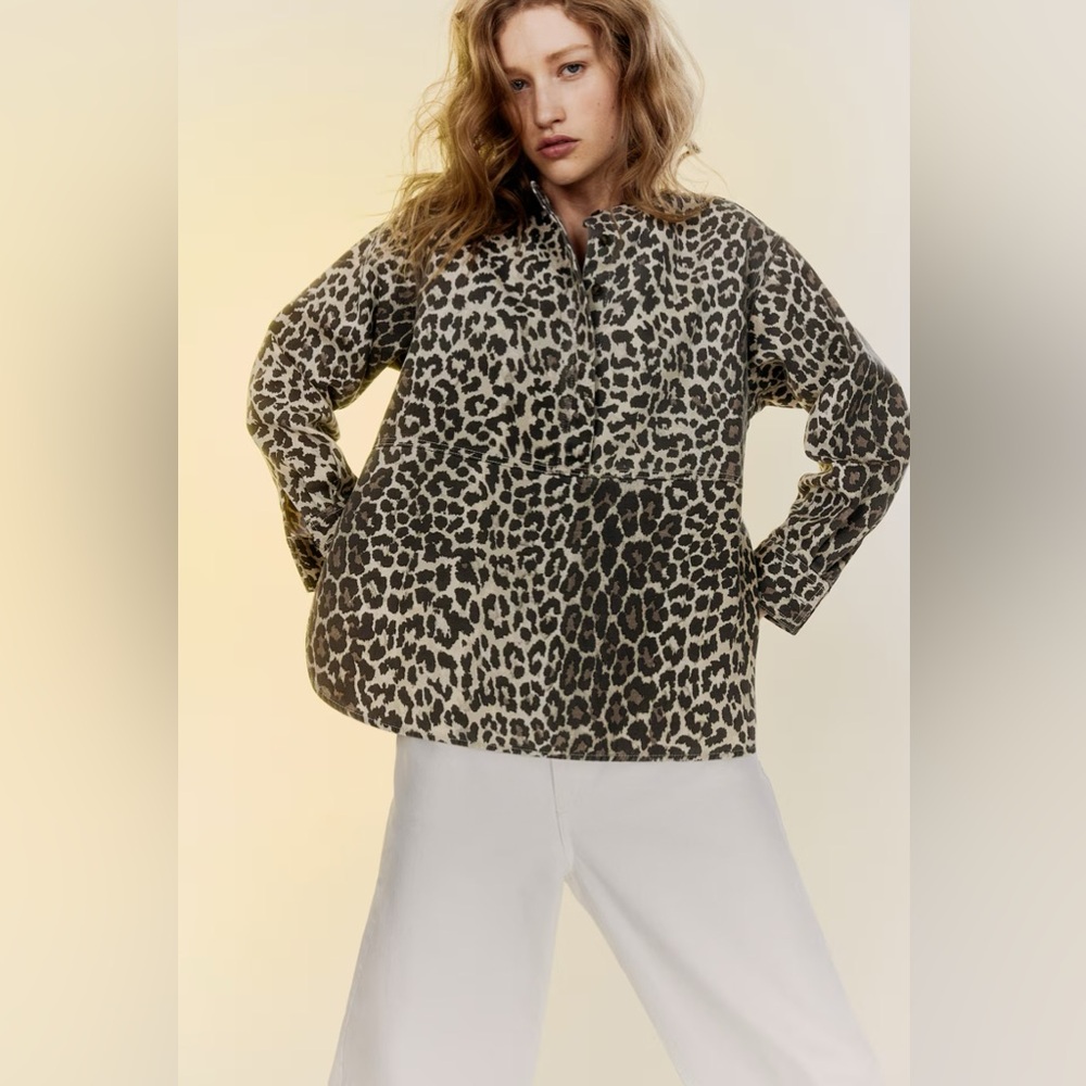 H&M Leopard Print Pullover Twill Blouse